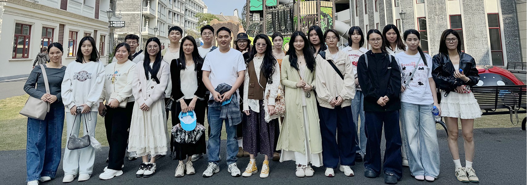 Qicheng service team group photo